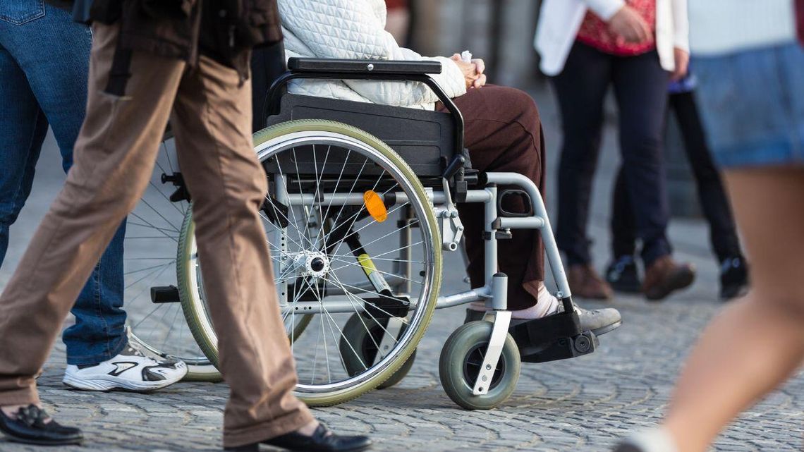 Lata mijają, a niepełnosprawni podczas wyborów znowu mają problemy Lata mijają, a niepełnosprawni podczas wyborów znowu mają problemy