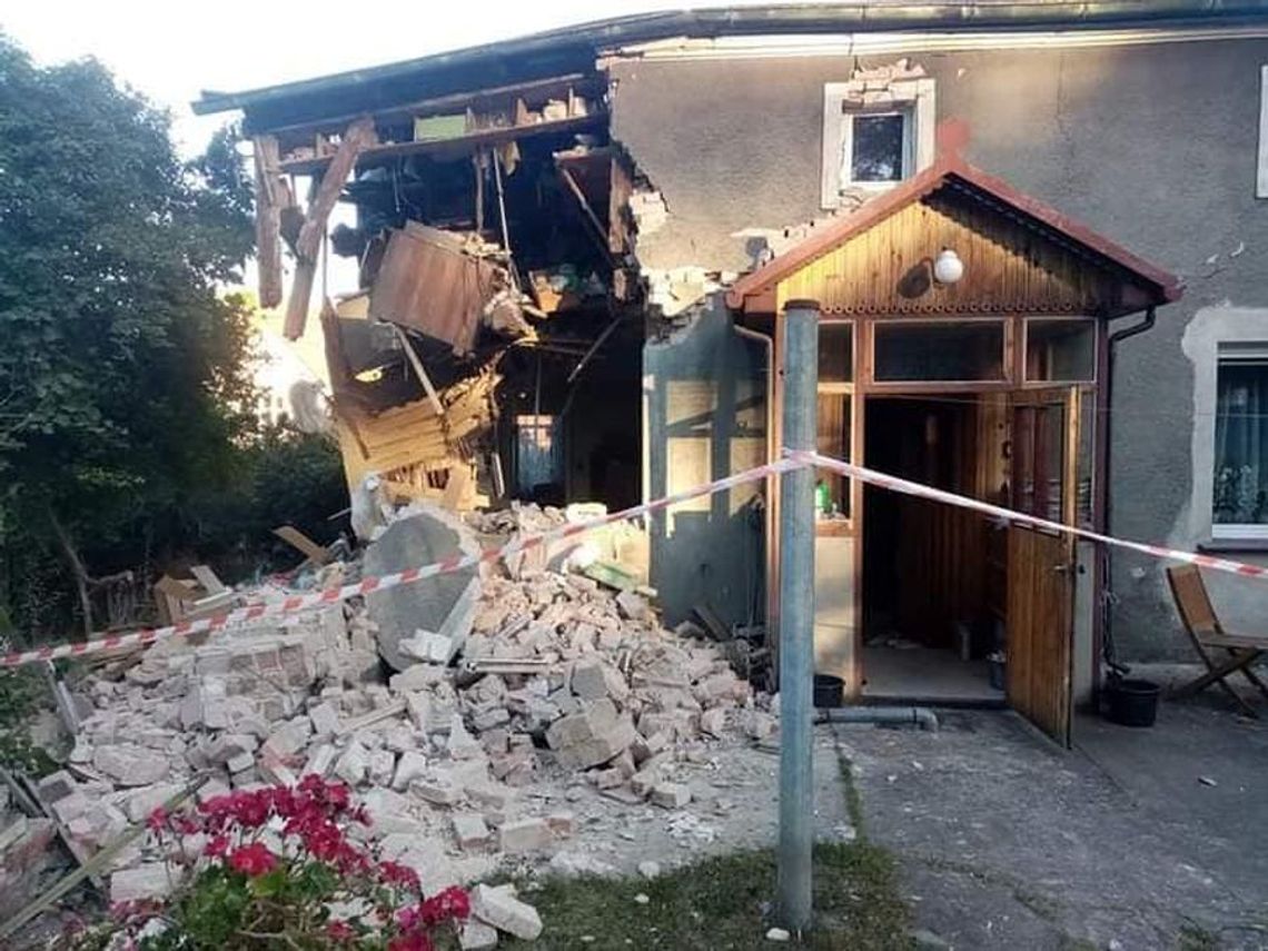 Wybuchł bojler. Dom częściowo się zawalił. Rodzina z Czepina straciła dach nad głową