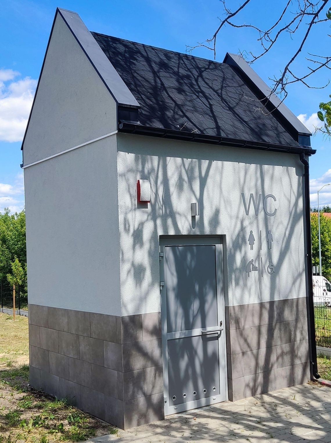 Wydali pieniądze na toaletę, a ta stoi zamknięta