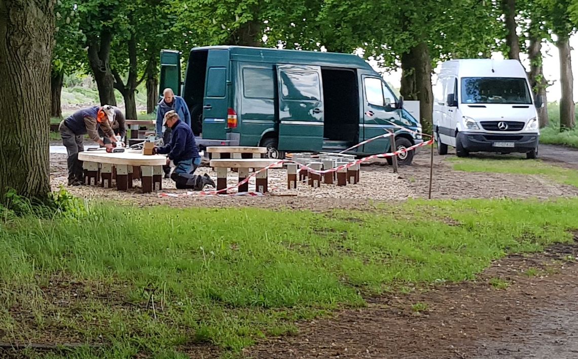 Wyheblowane ławy już gotowe Wyheblowane ławy już gotowe