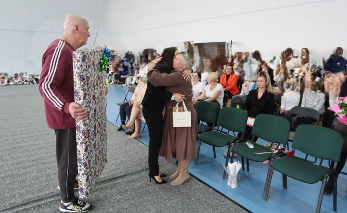 Wyjątkowe pożegnanie dyrektor Bogumiły Zawady. Szkoła w Kołbaczu dziękuje za lata wspólnej drogi Wyjątkowe pożegnanie dyrektor Bogumiły Zawady. Szkoła w Kołbaczu dziękuje za lata wspólnej drogi