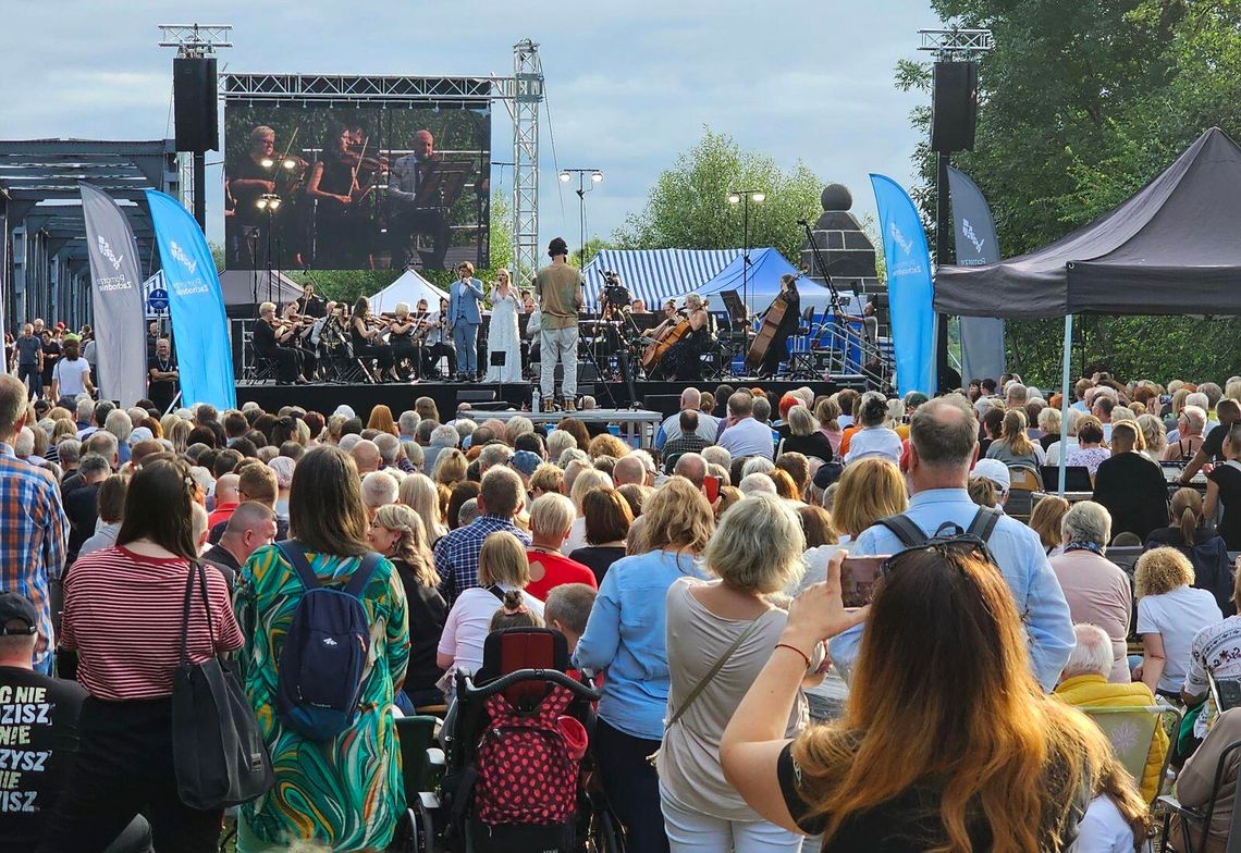 Wyjątkowy koncert na moście. Muzyczna uczta łącząca granice