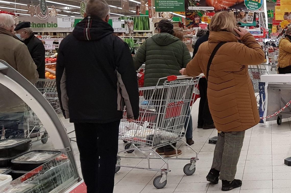 Wykonują tę samą pracę a nadal zdarza się, że kobiety i mężczyźni otrzymują różne zarobki Wykonują tę samą pracę a nadal zdarza się, że kobiety i mężczyźni otrzymują różne zarobki