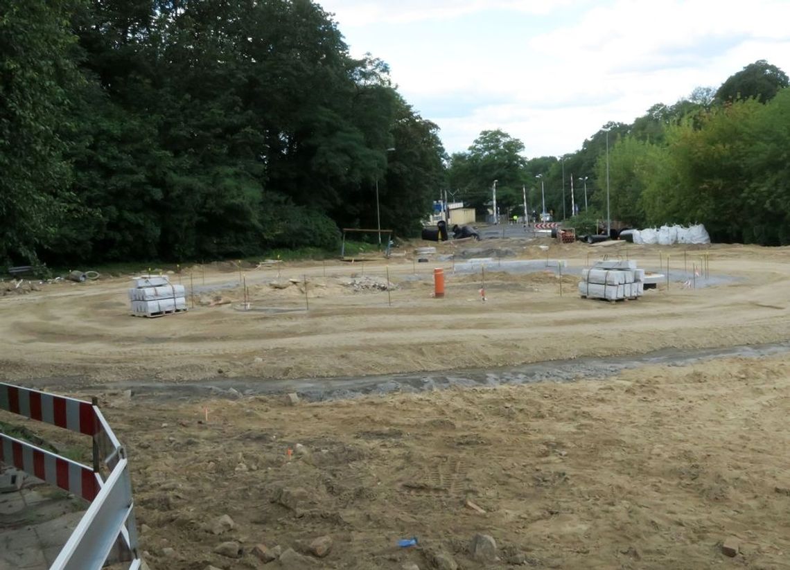 Wyłania się powoli rondo i rodzi się konflikt o jego nazwę Wyłania się powoli rondo i rodzi się konflikt o jego nazwę