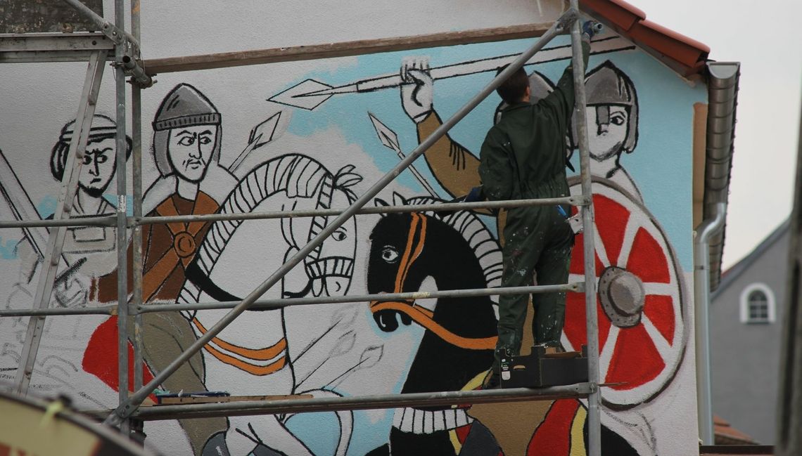 Wyłaniają się kolejne elementy muralu