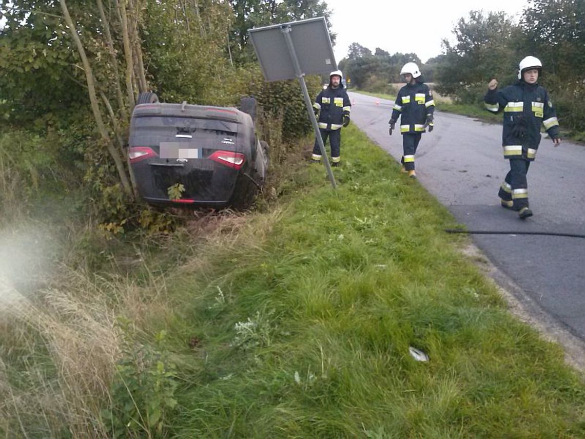 Wypadek ciężarówki i auta osobowego