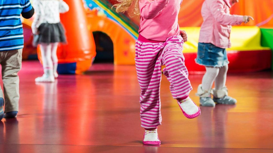 Tragiczny wypadek na sali zabaw. Dziewczynka ma złamany kręgosłup