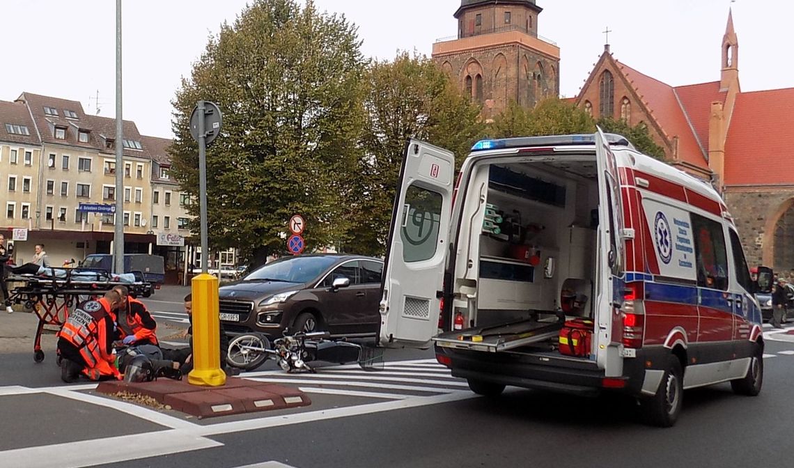 Wypadek na skrzyżowaniu w centrum Gryfina. Ruch utrudniony
