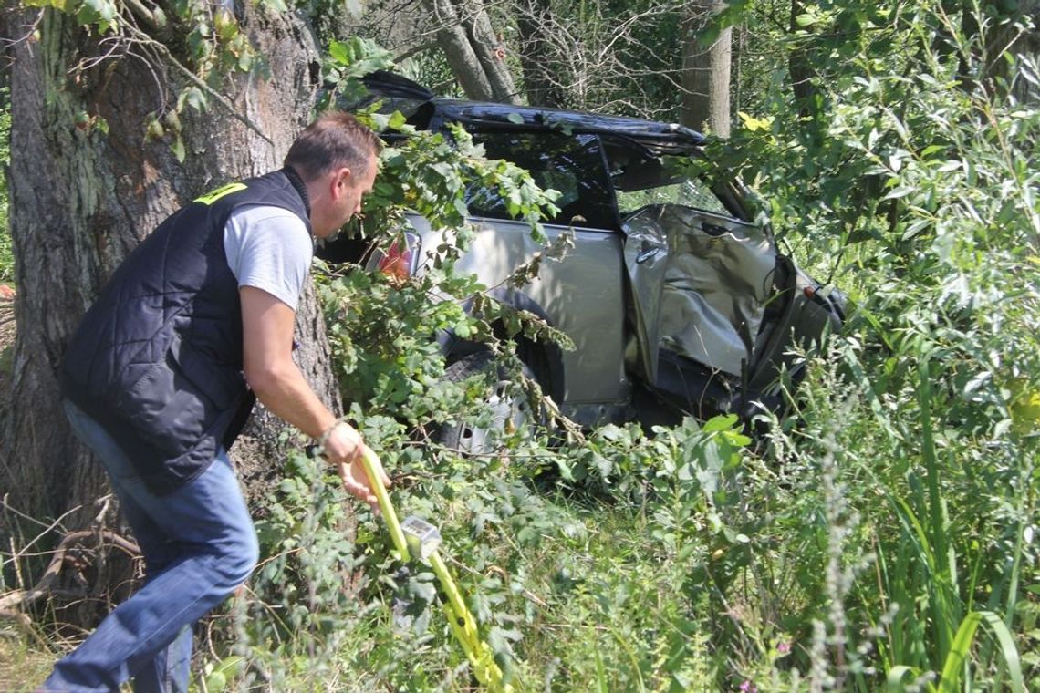 Wypadek samochodowy. Fotorelacja z akcji ratunkowej Wypadek samochodowy. Fotorelacja z akcji ratunkowej