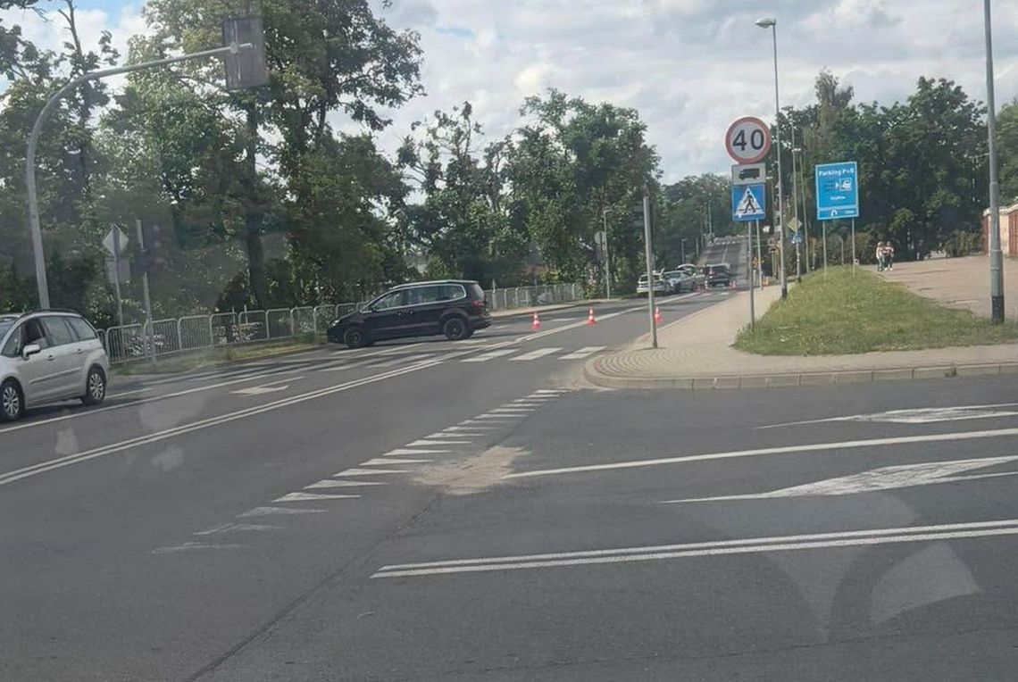 Wypadek w Gryfinie: 77-latek w Mercedesie doprowadził do zderzenia trzech aut na skrzyżowaniu Wypadek w Gryfinie: 77-latek w Mercedesie doprowadził do zderzenia trzech aut na skrzyżowaniu