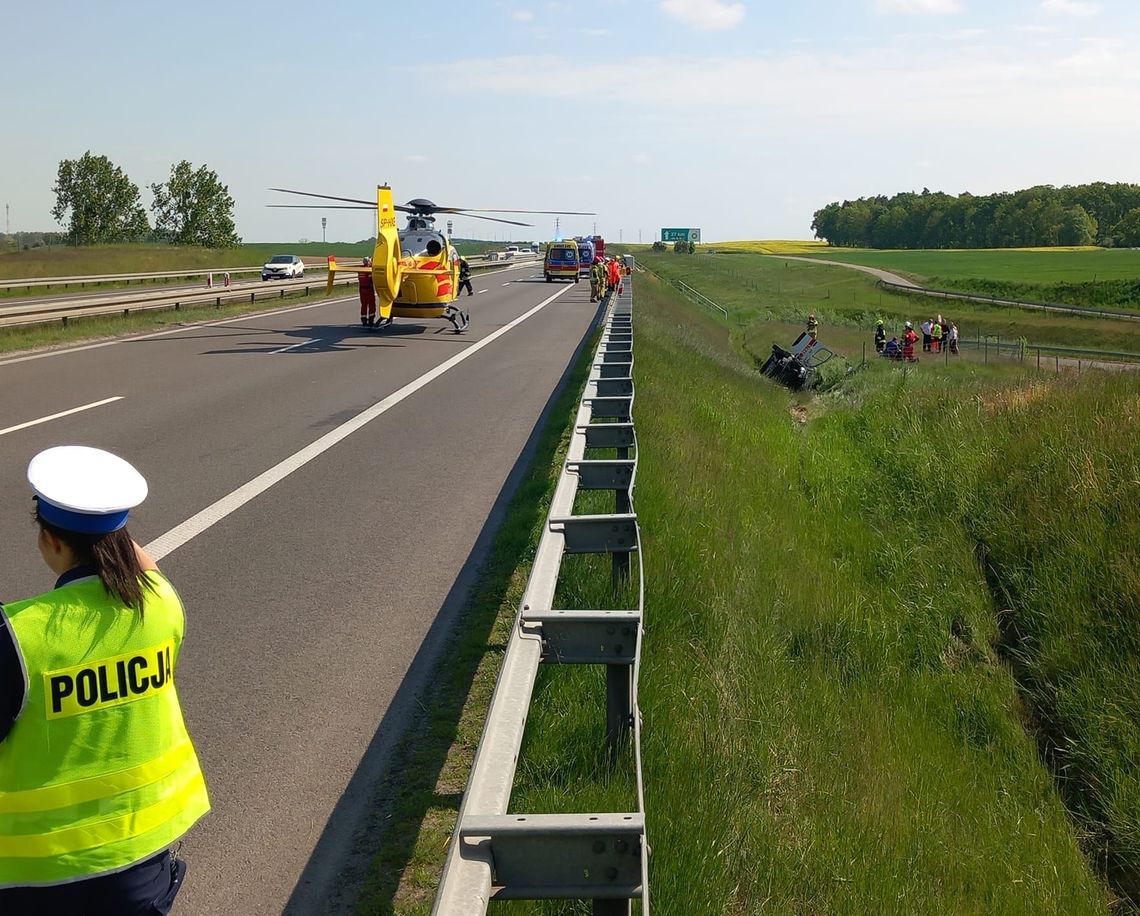 Wypadł z drogi i dachował. Wiadomo jak mogło do tego dojść