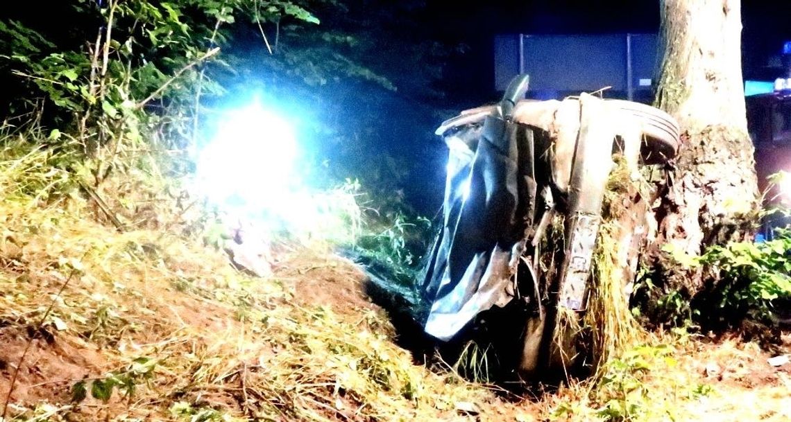 Wypadł z drogi na zakręcie [ZDJĘCIA]