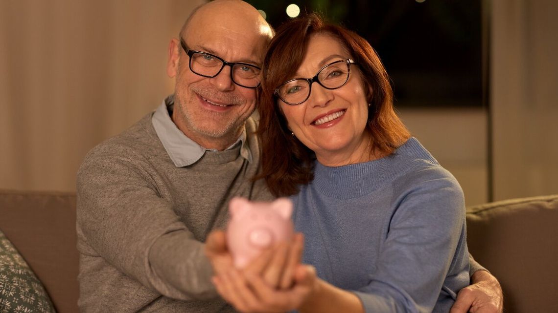 Wcześniejsze przelewy i waloryzacja. Emeryci dostaną w marcu znacznie większe pieniądze