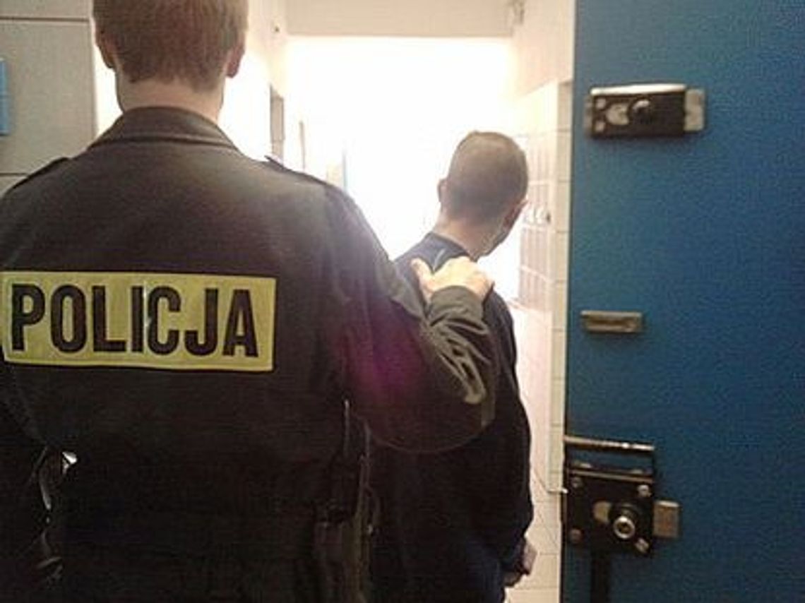 Wyzwał policjantów i momentalnie dostał karę odsiadki Wyzwał policjantów i momentalnie dostał karę odsiadki