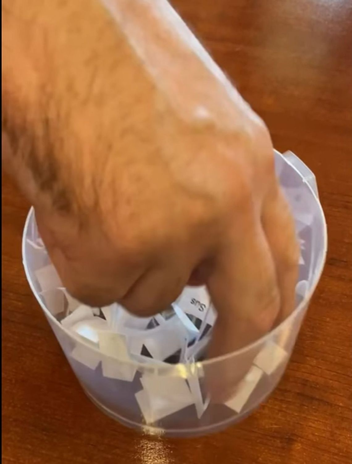 Wzięła udział w pikniku i wygrała multifunkcyjny robot kuchenny w gminnej loterii szczepionkowej Wzięła udział w pikniku i wygrała multifunkcyjny robot kuchenny w gminnej loterii szczepionkowej