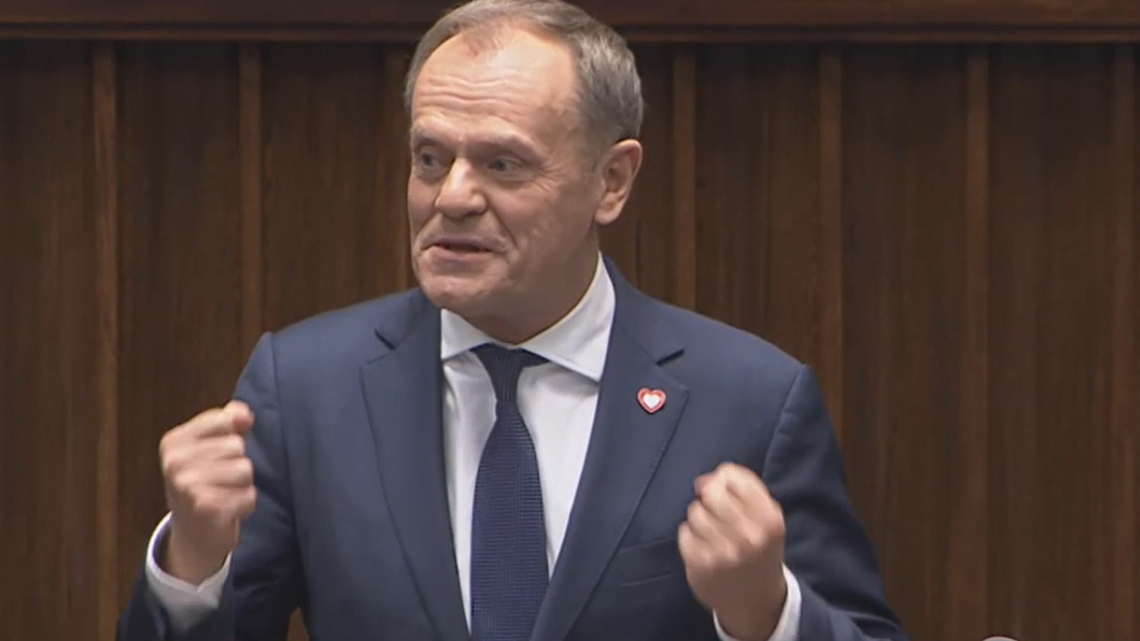 Duży skok poparcia dla rządu. Gwałtownie rośnie liczba głosów na TAK, a maleje na NIE