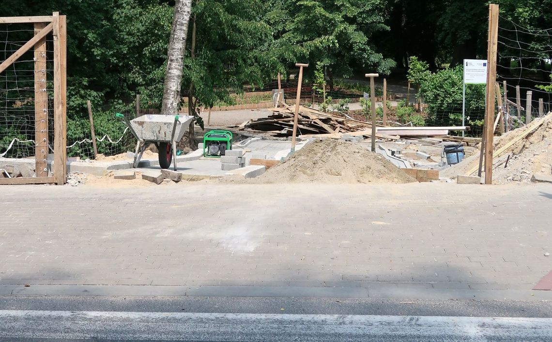 Z chaosu wyłaniają się schody Z chaosu wyłaniają się schody