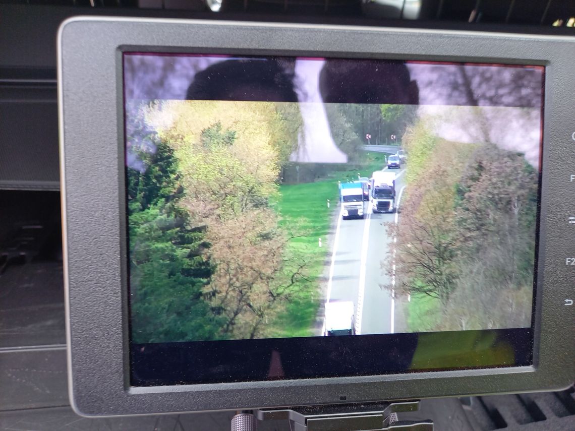 Z drona kontrolują zachowanie kierowców. Wyprzedzał na ciągłej Z drona kontrolują zachowanie kierowców. Wyprzedzał na ciągłej