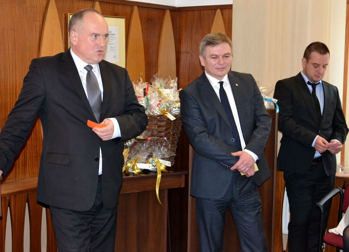 Z kim Sawaryn, Nikitiński i Miler dzielili się opłatkiem Z kim Sawaryn, Nikitiński i Miler dzielili się opłatkiem