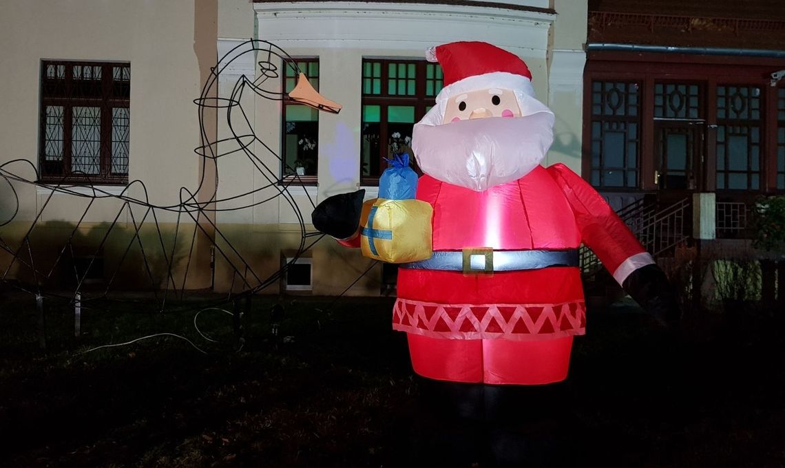 Z tajemniczym pakunkiem pod urzędem Z tajemniczym pakunkiem pod urzędem