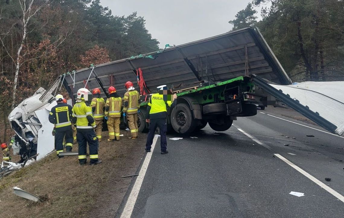 Z tego wypadku kierowca nie wyszedł cało Z tego wypadku kierowca nie wyszedł cało