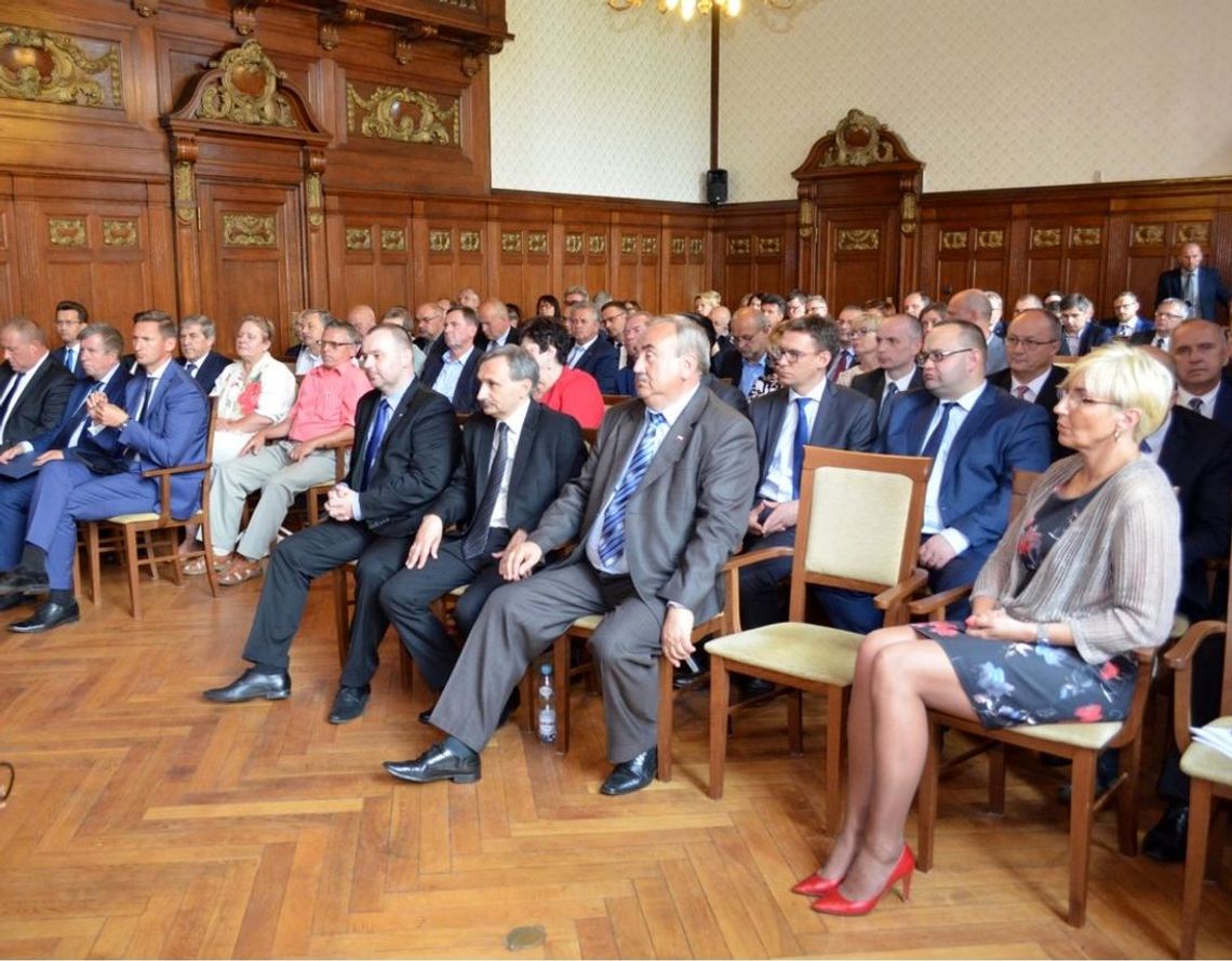 Z wicepremierem spotkali się nasi lokalni politycy aby porozmawiać o gospodarce Z wicepremierem spotkali się nasi lokalni politycy aby porozmawiać o gospodarce