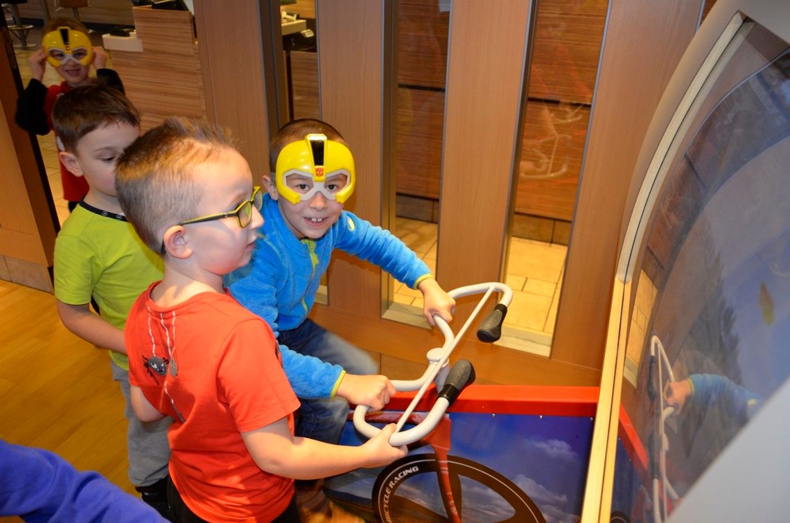 Z wizytą w bawialni i restauracji Z wizytą w bawialni i restauracji