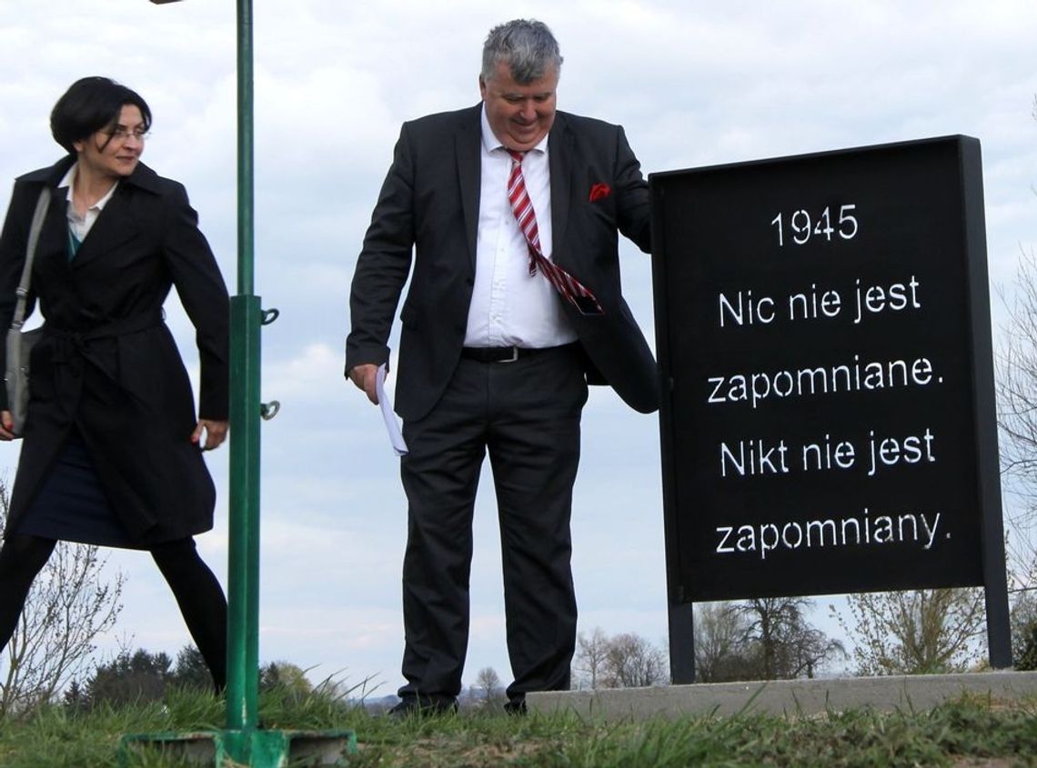 Za Odrą wciąż pamiętają o żołnierzach, którzy ginęli 70 lat temu Za Odrą wciąż pamiętają o żołnierzach, którzy ginęli 70 lat temu