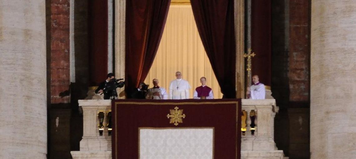 Tak zarabiają na śmierci papieża Franciszka. Drogie dewocjonalia Tak zarabiają na śmierci papieża Franciszka. Drogie dewocjonalia