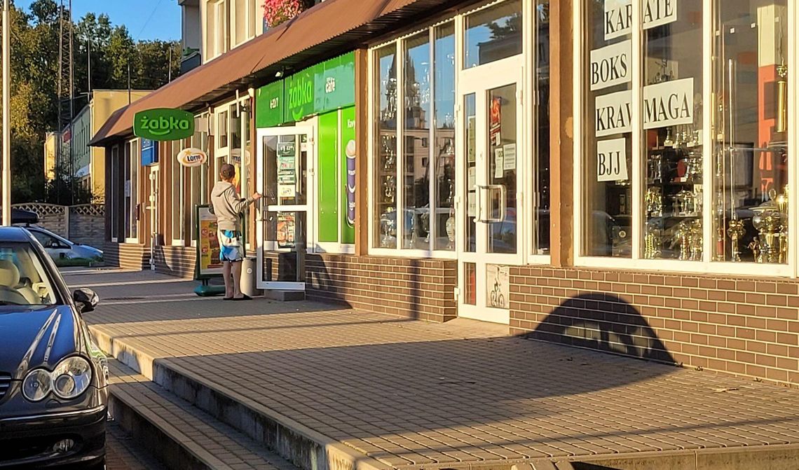 Żabka i woshwosh. Twoje ulubione ubrania zyskają drugie życie w osiedlowym sklepie