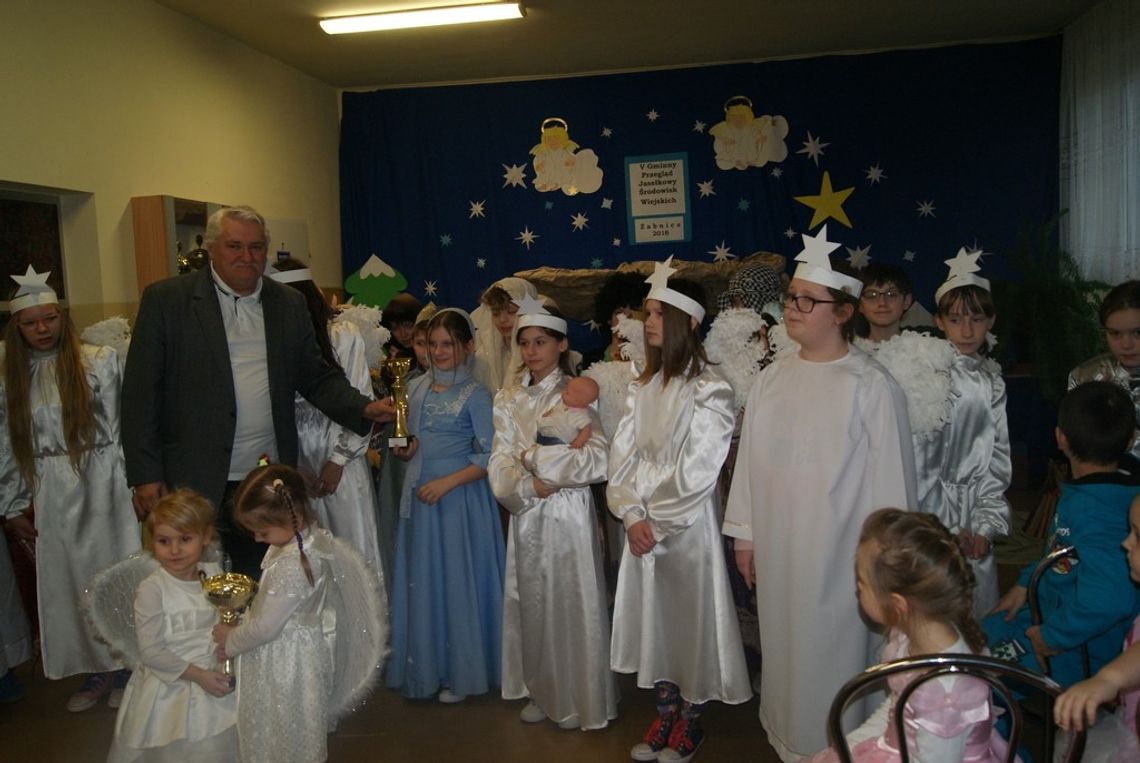Zachwyciły piękne stroje i wykonanie jasełek Zachwyciły piękne stroje i wykonanie jasełek