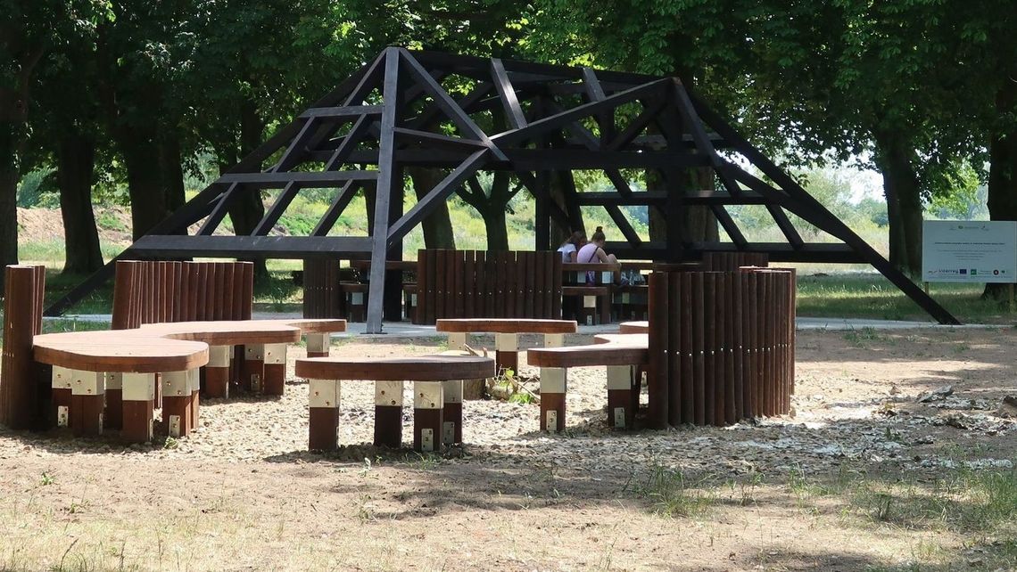 Zadaszają wiatę Zadaszają wiatę