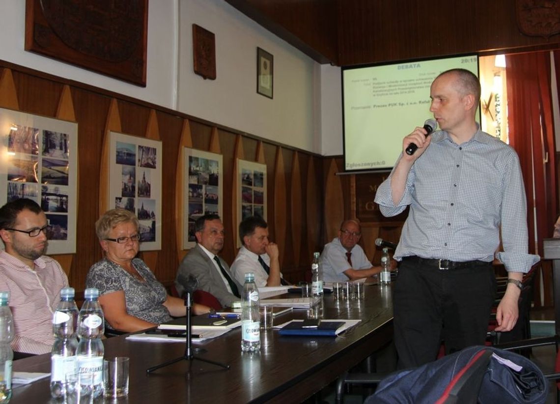 Zadowolony z głosowania prezes Mucha Zadowolony z głosowania prezes Mucha