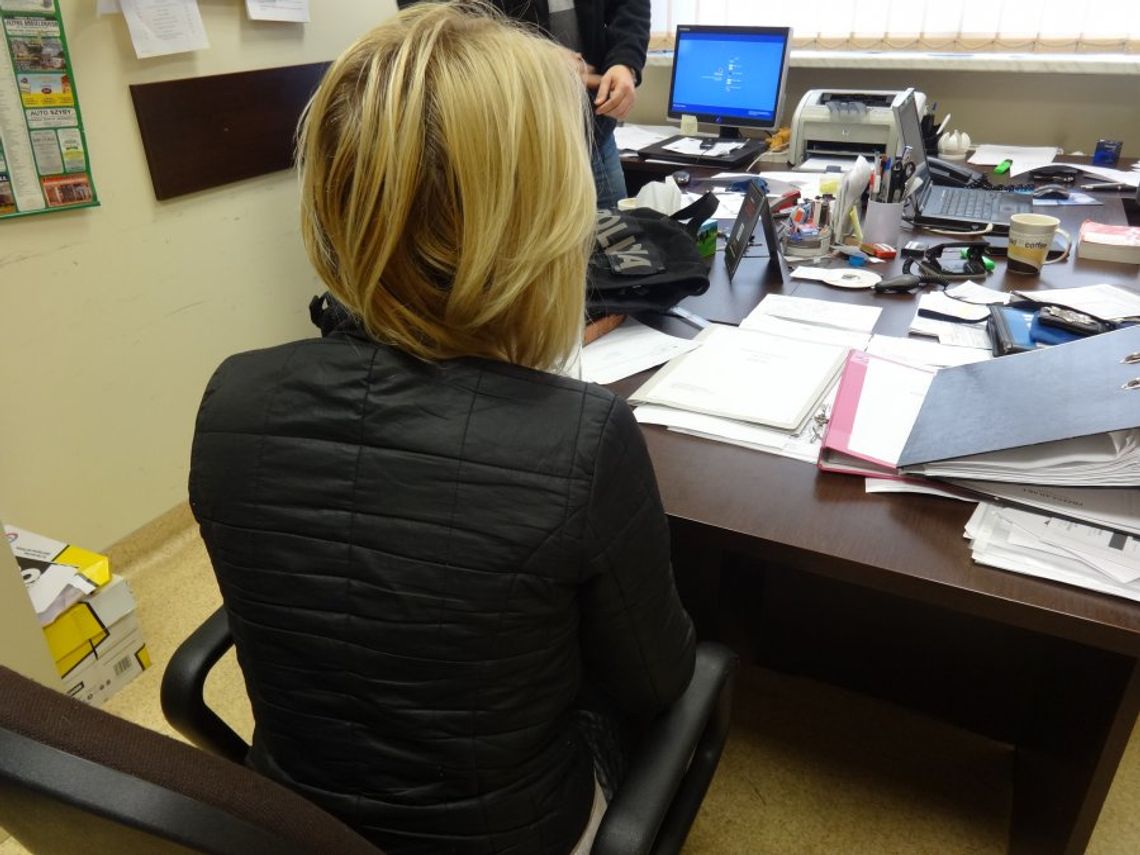 Zadzwoniła na policję, żeby powiedzieć, że jest... poszukiwana i zdradziła ważną informację Zadzwoniła na policję, żeby powiedzieć, że jest... poszukiwana i zdradziła ważną informację