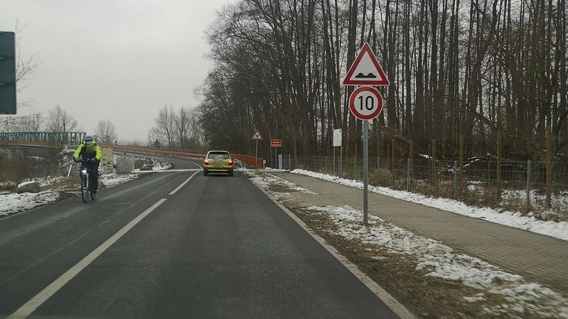 Zagadka wysokiego progu na drodze do Mescherin rozwiązana! Mamy odpowiedź z Niemiec Zagadka wysokiego progu na drodze do Mescherin rozwiązana! Mamy odpowiedź z Niemiec