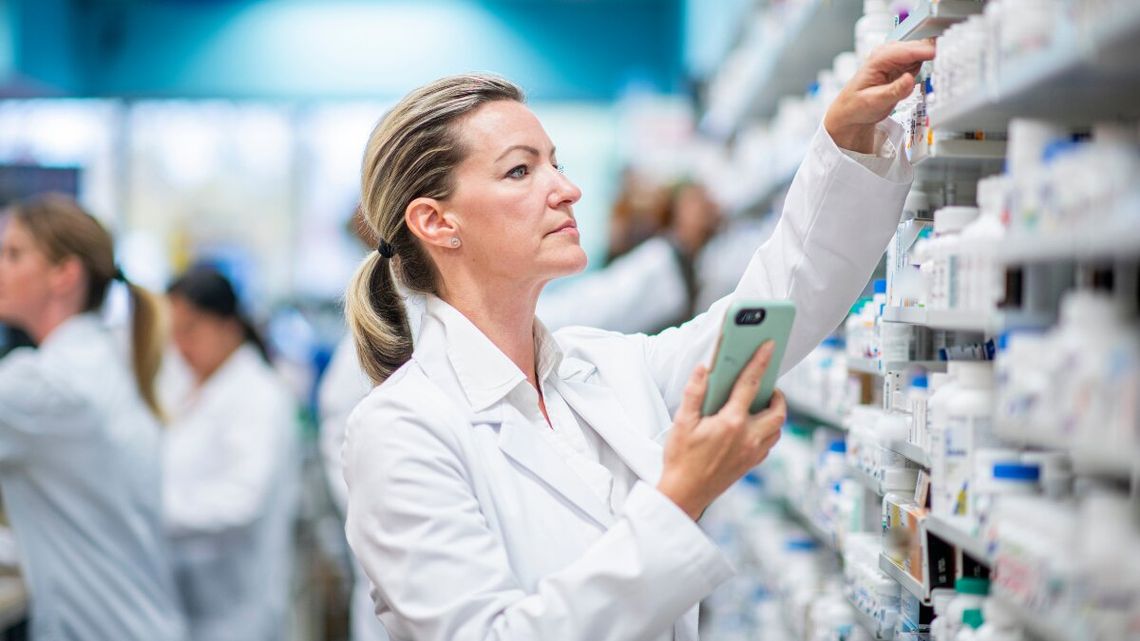 Luki w prawie i agresywne przejęcia sieci aptek. Czy polscy pacjenci stracą dostęp do tanich leków