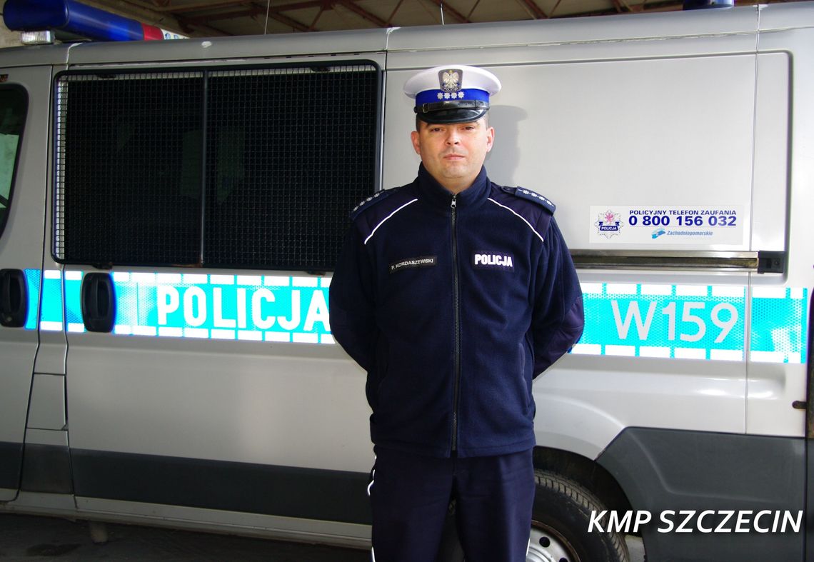 Zajechał drogę i rzucił się w stronę... tego policjanta Zajechał drogę i rzucił się w stronę... tego policjanta