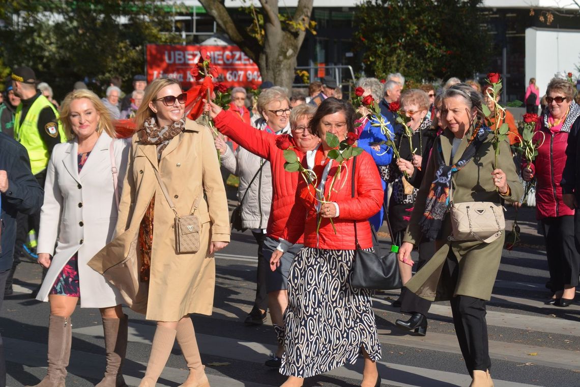 Zakochani w życiu – gryfińskie obchody Dnia Seniora pełne radości i integracji [FOTO]