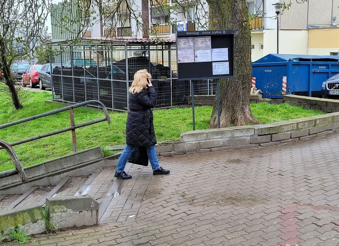 Żałoba to most, który łączy nasze serca z tymi, których już nie ma