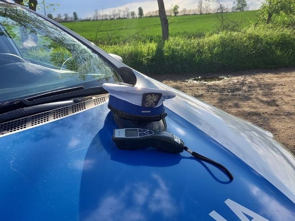 Zamiast na kwarantannie wsiadł pijany za kółko. Doprowadził do czołowego zderzenia Zamiast na kwarantannie wsiadł pijany za kółko. Doprowadził do czołowego zderzenia