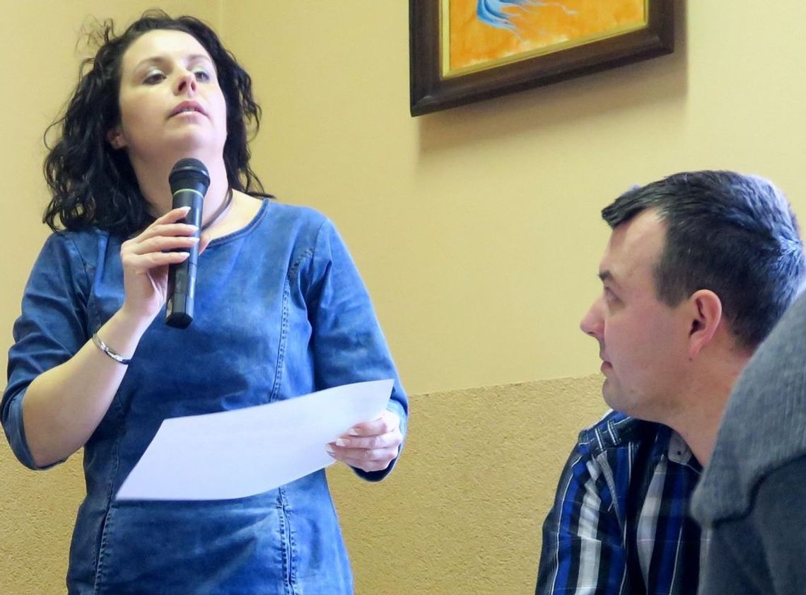 Zamiast ujawniać, zataja Zamiast ujawniać, zataja