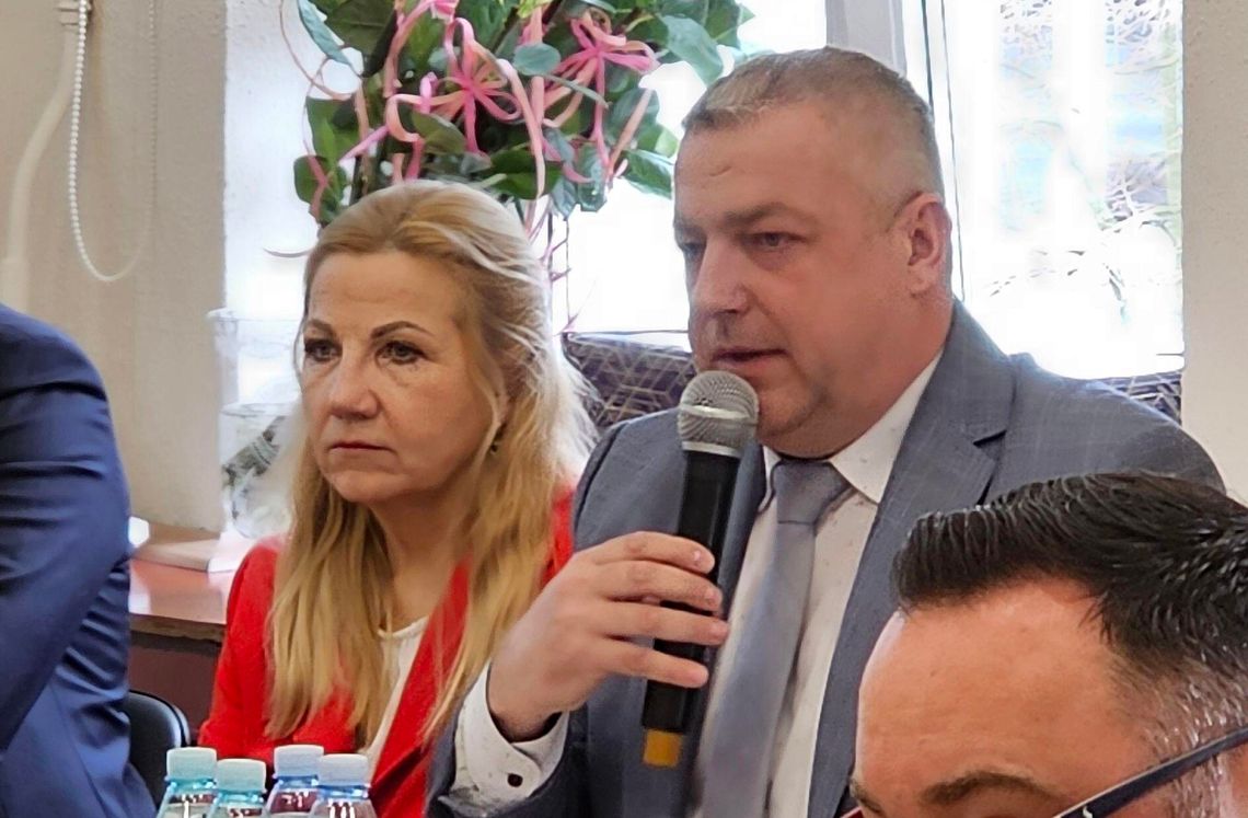 Zamieszanie z wykluczeniem radnego i wyborem "pani skarbnik". Odwołali obecną skarbnik gminy