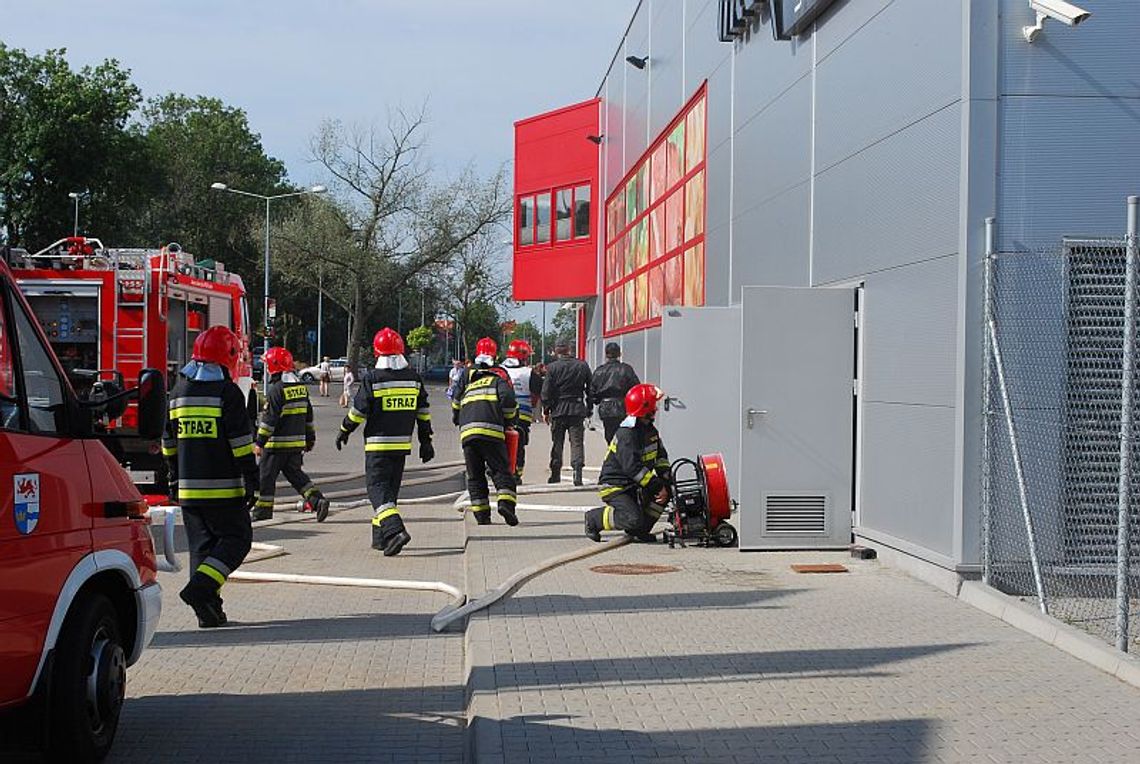 Zamknęli Intermarche z powodu zadymienia Zamknęli Intermarche z powodu zadymienia
