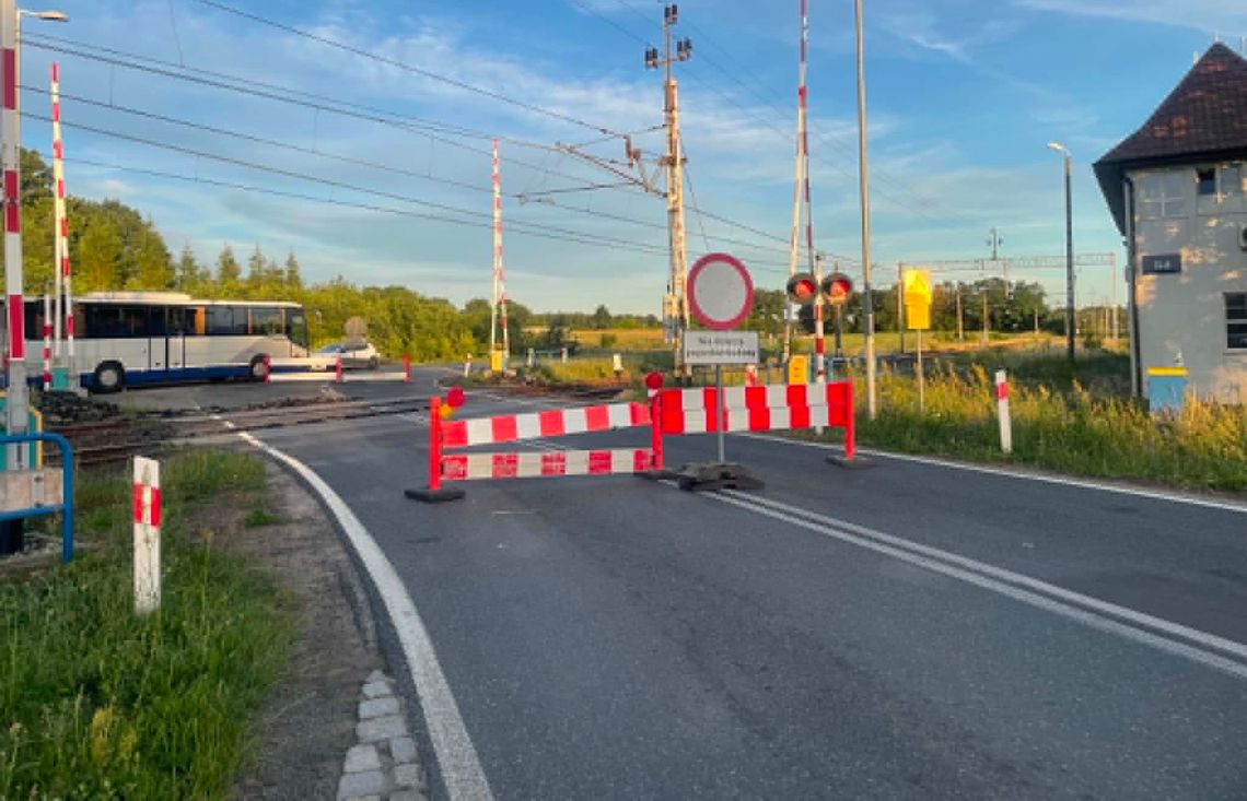 Zamknęli przejazd bez wystarczającej informacji. Przebudowa potrwa dłużej Zamknęli przejazd bez wystarczającej informacji. Przebudowa potrwa dłużej