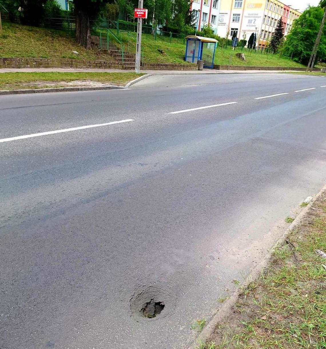 Zapada się fragment ul. Łużyckiej - ostrzega czytelnik