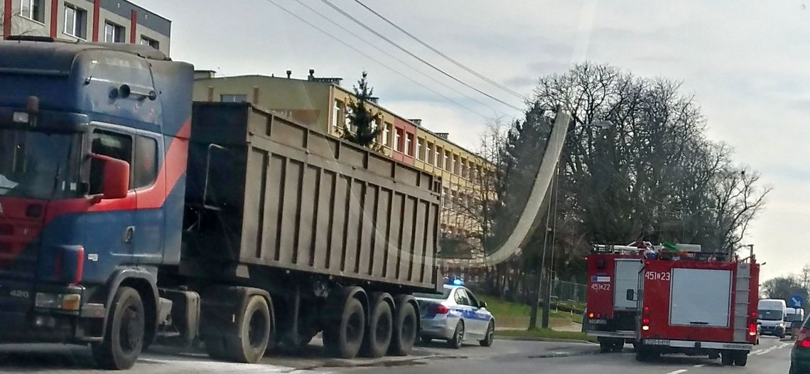 Zapalił mu się samochód. Tylko dwóch kierowców oddało swoją gaśnicę