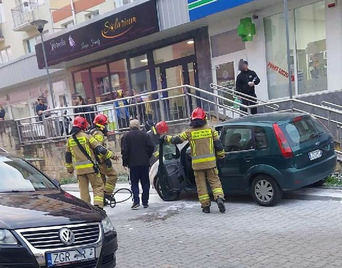 Zapalił się nagle samochód w Gryfinie [ZDJĘCIA]