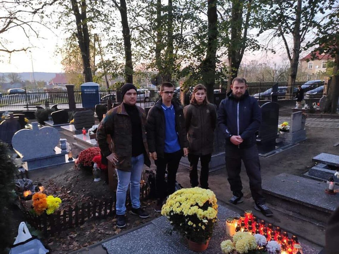 Zapalili znicz bohaterom Zapalili znicz bohaterom