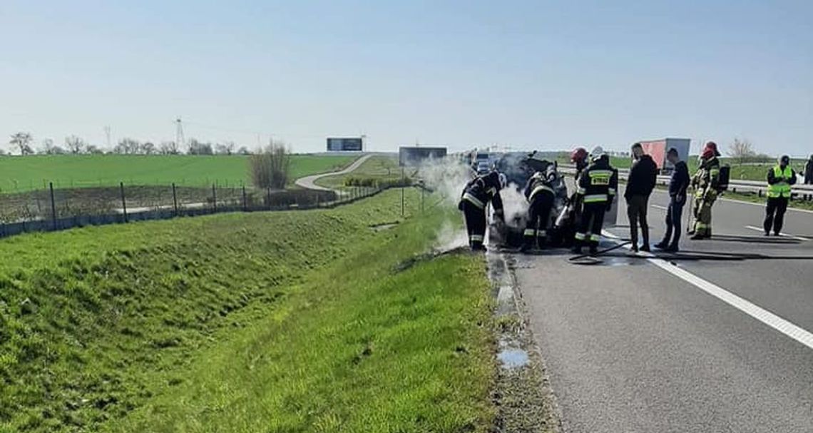 Zapaliło się auto podczas jazdy