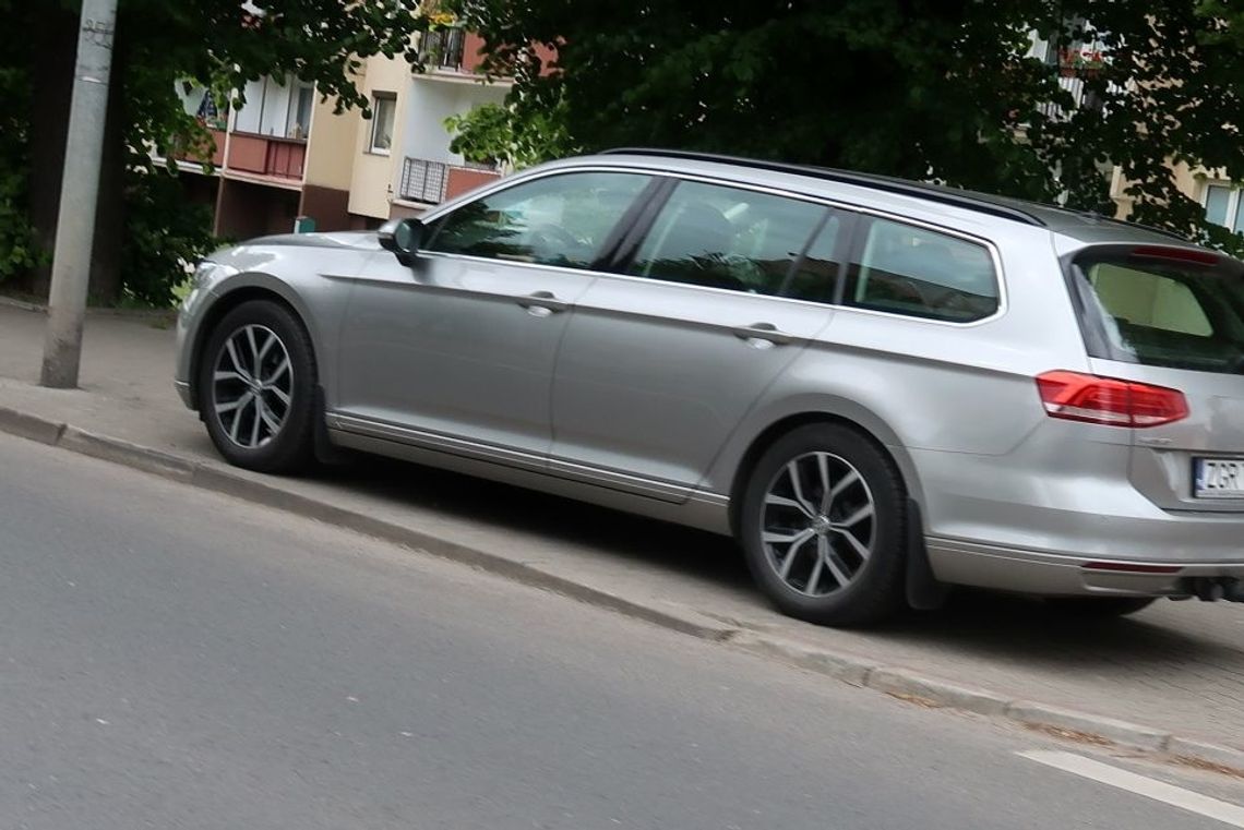 Zaparkował prawie na skrzyżowaniu Zaparkował prawie na skrzyżowaniu